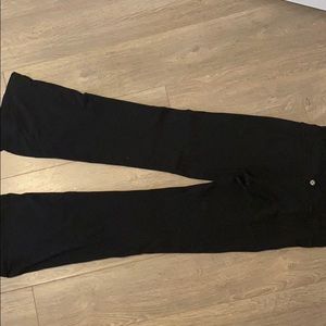 Lululemon Athletics bootcut yoga pants size 6